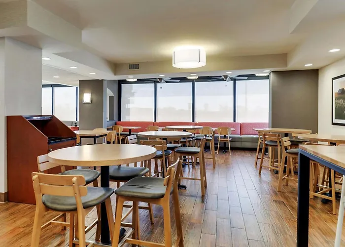 Drury Inn & Suites Marion